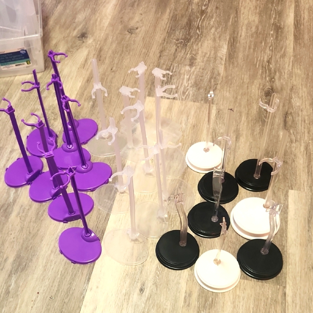 Doll Stands 26pc